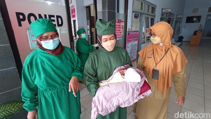 Bayi yang dibuang pasangan kekasih di Blitar dirujuk RSUD Mardi Waluyo