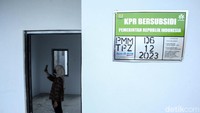 Suku bunga yang dikenakan kepada warga memang komersial. Namun, karena outstanding kreditnya lebih kecil secara umum, besaran cicilannya juga tidak terlalu besar dibandingkan skema FLPP.