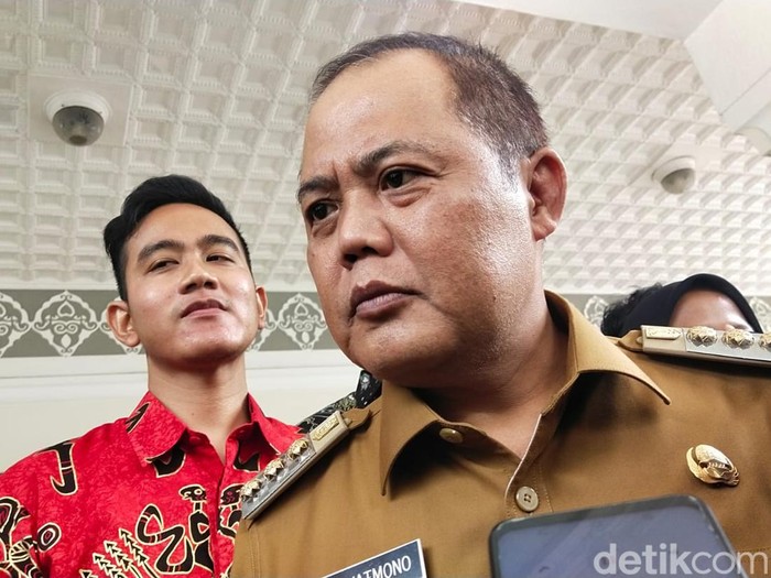 Bupati Karanganyar, Juliyatmono, saat ditemui wartawan di Lodji Gandrung, Solo, Senin (6/2/2023).
