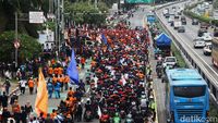 Buruh Kembali Geruduk Gedung DPR, Tolak Omnibus Law