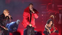 Busta Rhymes juga memanaskan suasana Grammy Awards 2023. REUTERS/MARIO ANZUONI