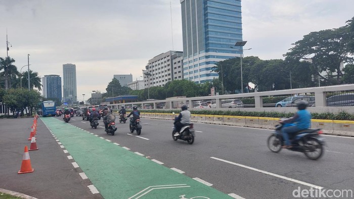 Demo buruh di depan DPR bubar pukul 16.05 WIB. (Rumondang/detikcom)