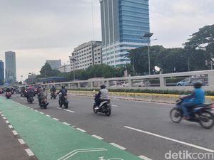 Demo Buruh di Depan Gedung DPR Bubar, Lalin Kembali Lancar