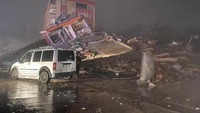 Sejauh ini belum jelas sejauh mana kerusakan yang disebabkan gempa besar ini. Pihak berwenang juga belum melaporkan kemungkinan ada korban atau tidak dari bencana ini. (Izzet Mazi/Anadolu Agency via Getty Images)  
