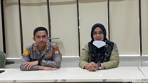Direktur RSUD KiSA Kota Depok Dokter Devi Maryori (kanan). Foto: Devi Puspitasari/detikcom