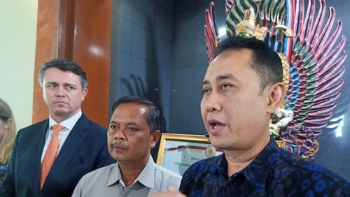 Direktur Utama RS Dharmais dr. R. Soeko Werdi Nindito, MARS., Direktur Utama RSUP Prof Ngoerah, I Wayan Sudana, dan perwakilan The University of Texas MD Anderson Cancer Center ketika ditemui di RSUP Prof Ngoerah, Jalan Diponegoro, Denpasar, Bali pada Senin (6/2/2023). (Ni Made Lastri Karsiani Putri-detikBali)