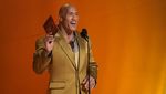 Raih Piala Grammy, Adele Nangis dan Peluk Dwayne Johnson