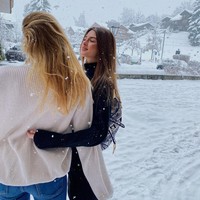 Ini gayanya ketika tampil glamour ketika menikmati liburan mewah.  Foto: Instagram Eden Polani