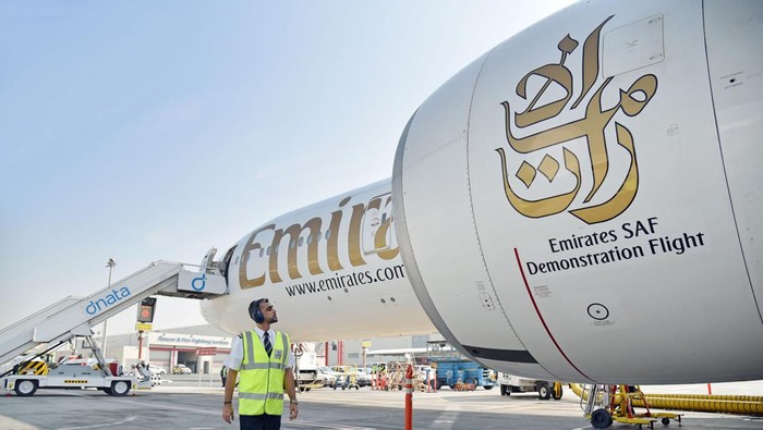 Emirates terbang dengan BBM SAF 50%