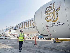 Boeing 777 Ini Berhasil Terbang Perdana dengan BBM Berkelanjutan 50%