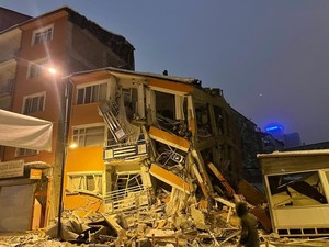 Efek Gempa M 7,8 yang Mengguncang Turki