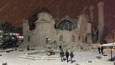Gempa M 7,8 Hancurkan Masjid Bersejarah di Turki