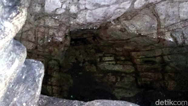 Goa Karang Pamulang di Kabupaten Sukabumi.