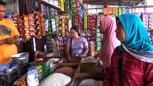 Para pedagang beras di Pasar Kebon Roek Kota Mataram.
