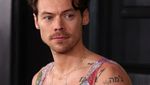 Harry Styles Kenakan Overall di Grammy Awards 2023