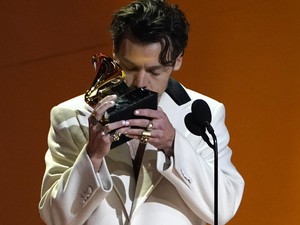 Harry Styles Diganjar Piala Best Pop Vocal Album di Grammy Awards 2023