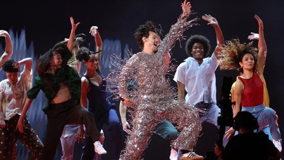 Penampilan Harry Style Bawakan As It Was di Grammy Awards 2023