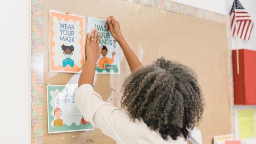 Ilustrasi hiasan dinding untuk kelas.