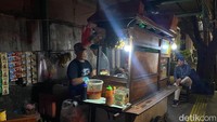 Dikenal dengan nama Warung Podjok, warmindo ini setiap harinya bisa menghabiskan 320 bungkus mie instan. Foto: detikFood