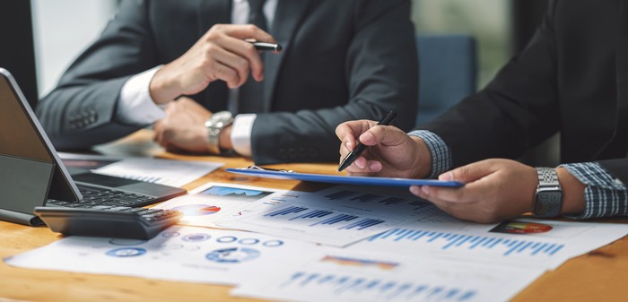 Business people Consulting meeting working and brainstorming new business project finance investment concept.