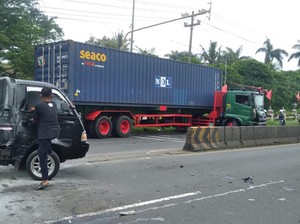 Kendaraan Laka Beruntun di Bergas Semarang Dievakuasi, Lalin Mulai Lancar