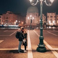 Begini gaya keduanya yang selalu tampil mesra memamerkan momen-momen bulan madu mereka. Ekspresi bahagia pun tampak jelas menghiasi wajah keduanya. Foto: Instagram/@kikysaputrii