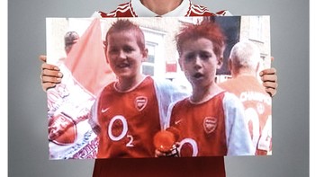 Meme Arsenal pajang masa muda Harry Kane yang mengidolakan timnya. Foto: Twitter