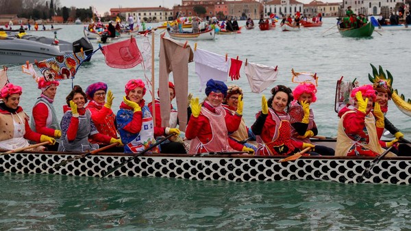 Venice Carnaval diperkenalkan sebagai tradisi kuno asal Venice. Festival itu diselenggarakan setiap tahunnya. Venice Carnaval diperkenalkan sebagai tradisi kuno asal Venice. Festival itu diselenggarakan setiap tahunnya.