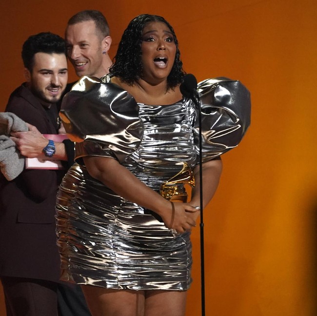 Lizzo Sudah Bebas Alkohol 2 Bulan!