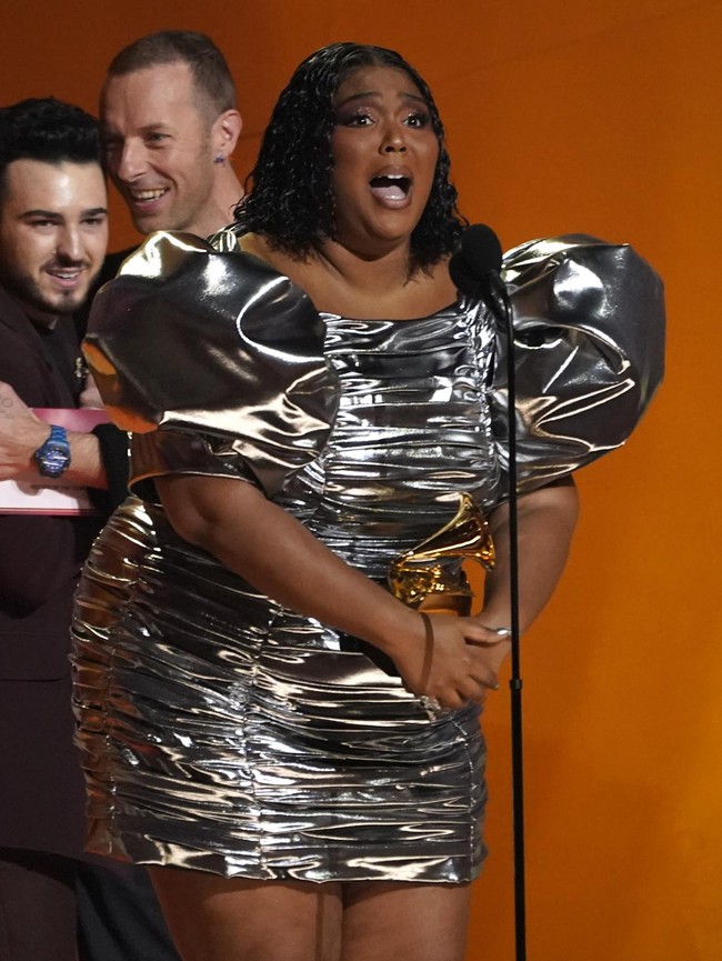 Lizzo Sudah Bebas Alkohol 2 Bulan!