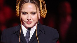 8 Potret Madonna Tak Dikenali di Grammys 2023, Wajahnya Jadi Begini