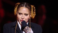 Madonna Balas Komentar Pedas Netizen yang Sebut Wajahnya Terlalu Banyak Oplas