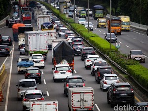 Imbas Kecelakaan 2 Mobil, Tol JORR Arah Meruya Jakbar Macet