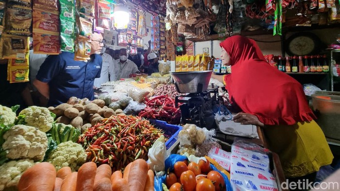 Mendag Zulhas sidak di Pasar Tambakrejo Surabaya