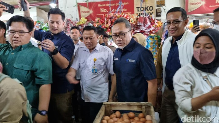 Mendag Zulhas sidak di Pasar Tambakrejo Surabaya