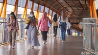 Adapun biaya tap in-tap out lewat Skywalk Kebayoran tersebut sebesar Rp 3.500. Besarannya sama dengan tarif naik TransJakarta.