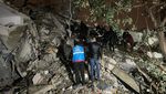 Momen Evakuasi Korban Gempa dari Reruntuhan Gedung di Turki