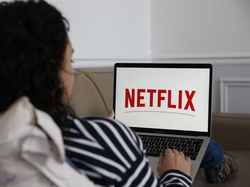 Netflix Stop Berbagi Password Gratis di Aneka Negara, Indonesia Kena?