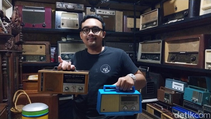 Ngalam mbois kolektor radio kuno