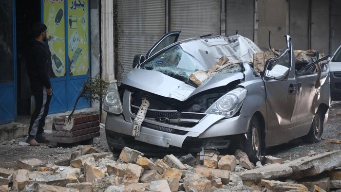 Ngerinya Dampak Gempa di Turki & Suriah, Bangunan Luluh Lantak Gempa bumi dengan Magnitudo (M) 7,8 yang mengguncang Turki dan Suriah menewaskan ratusan orang saat mereka tidur. Bangunan luluh lantak.