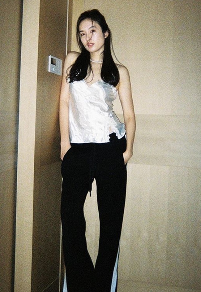 Kepopuleran Nong Poy berawal dari tahun 2004. Saat itu ia mengikuti kontes kecantikan transgender, Miss Tiffanys Universe dan Miss International Queen.Foto: dok. Instagram/@poydtreechada