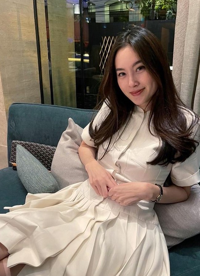 Dalam kedua kontes kecantikan tersebut, Nong Poy meraih juara pertama. Kariernya terus beranjak menjadi bintang iklan hingga bermain di sejumlah judul film. Foto: dok. Instagram/@poydtreechada