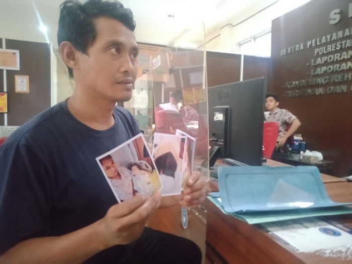 Orang tua bayi korban jari terpotong gunting oleh perawat di RS Muhammadiyah Palembang melapor ke polisi.