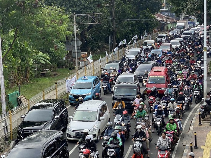 Pantauan Macet Jalan Lenteng Agung Raya, Jaksel