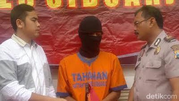 Pelaku pembunuh gay di Sidoarjo saat dihadirkan di press release di Polres Sidoarjo