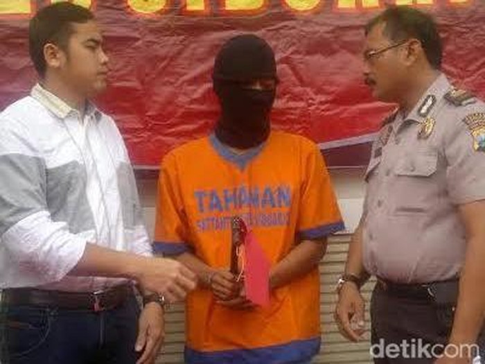 Pelaku pembunuh gay di Sidoarjo saat dihadirkan di press release di Polres Sidoarjo