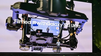 Wakil Presiden Manajemen Produk Seluler Samsung Drew Blackard memperkenalkan Galaxy S23 Ultra, mengungkapkan bahwa semua video yang ditampilkan selama presentasi difilmkan dengan Galaxy S23 Ultra. Foto: Samsung