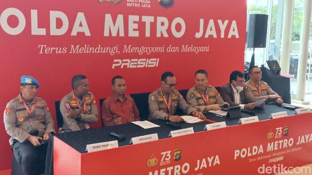 Polda Metro Jaya mengungkap penanganan terbaru kecelakaan mahasiswa UI, M Hasya Attalah Syahputra dengan pensiunan polisi AKBP (Purn) Eko Setio BW (Wildan NV/detikcom)