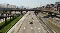 Jalan-jalan di ibu kota Kolombia yang biasanya ramai menjadi sepi karena diperkirakan 1.850.000 kendaraan milik pribadi dan 430.000 sepeda motor yang memadati jalanan setiap hari ditinggalkan di tempat parkir. Hanya bus dan taksi yang diizinkan melintas di jalanan ibu kota selama kampanye tersebut.