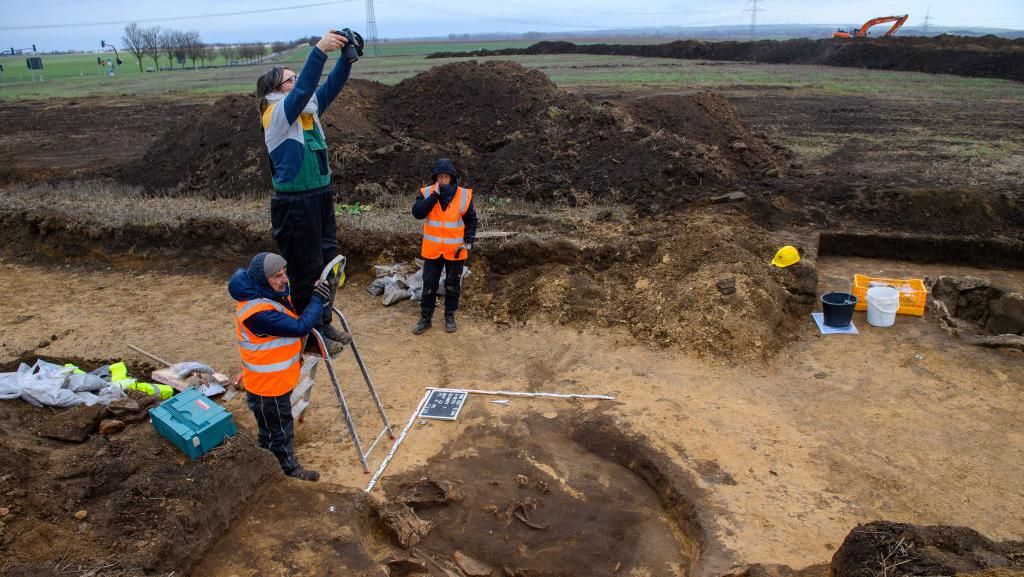 Potret Makam 48 Abad Ditemukan di Lokasi Bakal Pabrik Truk di Jerman